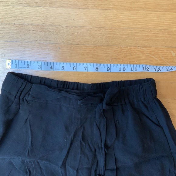 DYNAMITE Sally Flowy Belted Short - black - Style No. 0605870 - Picture 9 of 11